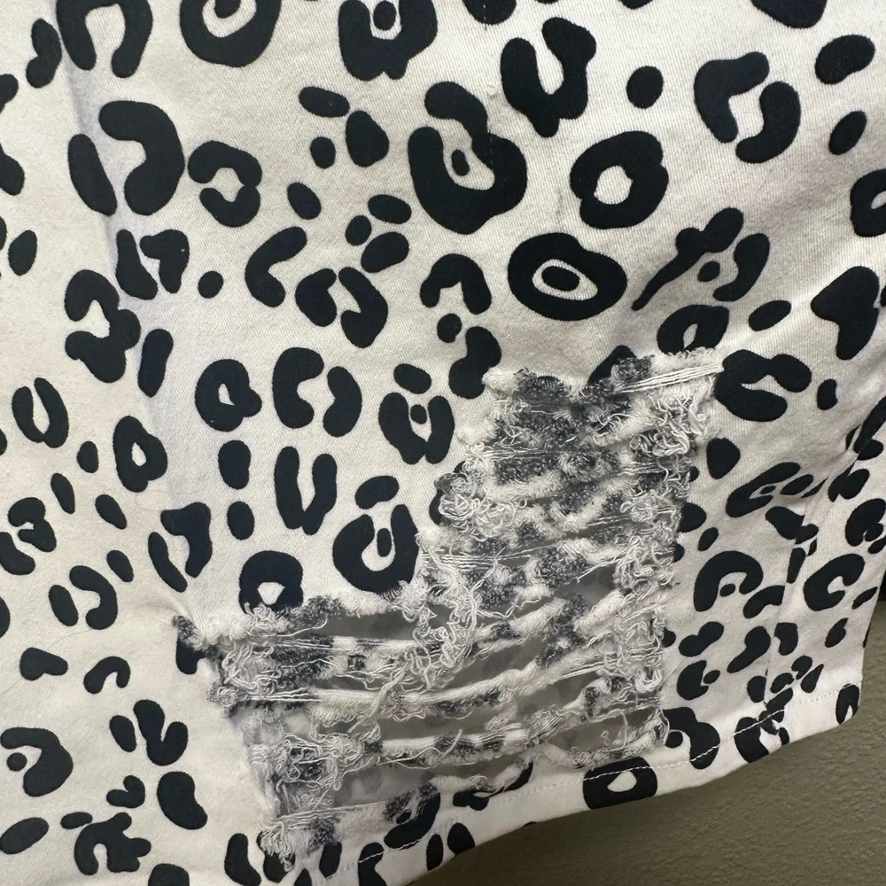 Southern Stitch stylish Black and White Leopard Print Women's Shorts